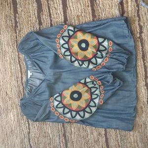 Crown & Ivy beautiful embroidery top